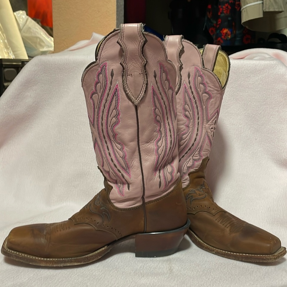 Justin pink Cowgirl boots box toe